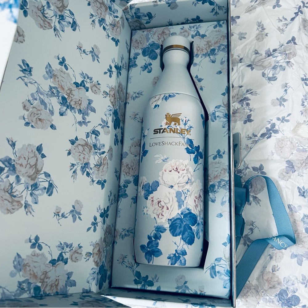 The Stanley x LoveShackFancy All Day Slim Bottle | 20 OZ - Everblooming Rosettes